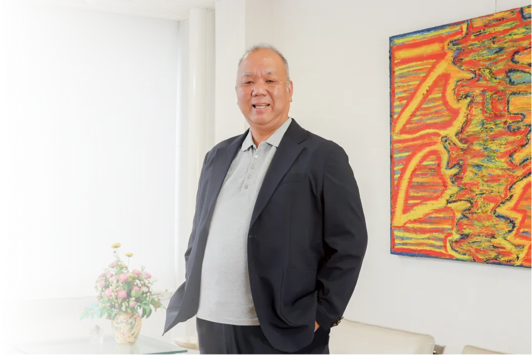 ⼩⾕ 進 代表取締役社長